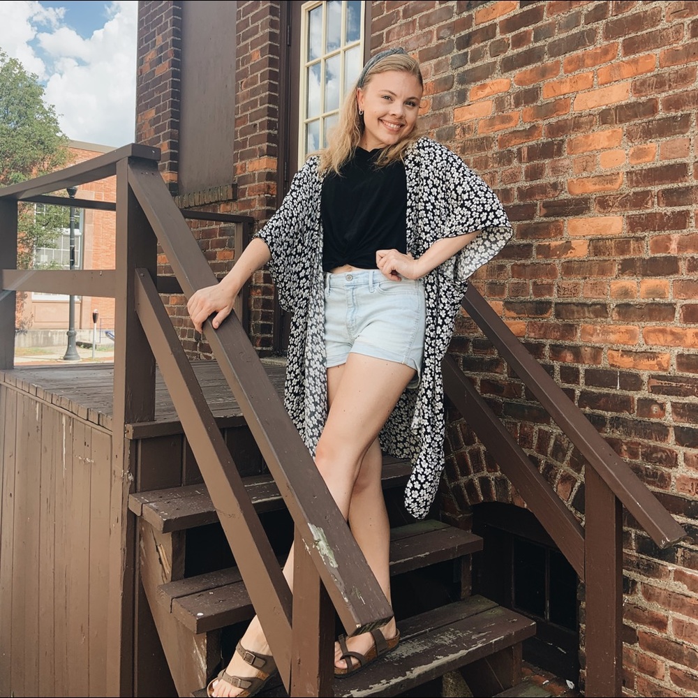 Meet your Posher, Chloe